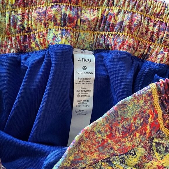 Lululemon Hotty Hot Shorts Woodland Sprint Yellow Multi Pigment Blue Size 4 - Picture 8 of 8